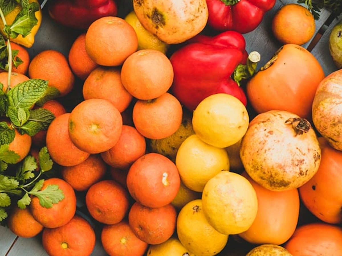 Fresh citrus fruit, peppers and pears.